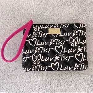 Betsey Johnson Luv Bestsey quilted stitch wristlet